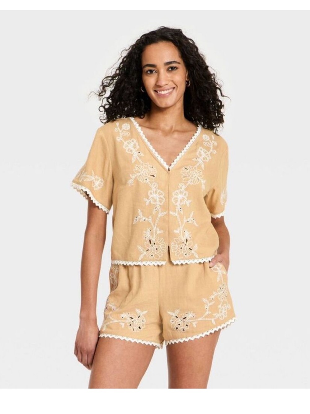 Universal Thread Tan Embroidered Top - Picture 1 of 4